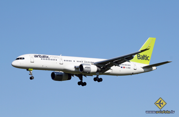 Boeing 757-256